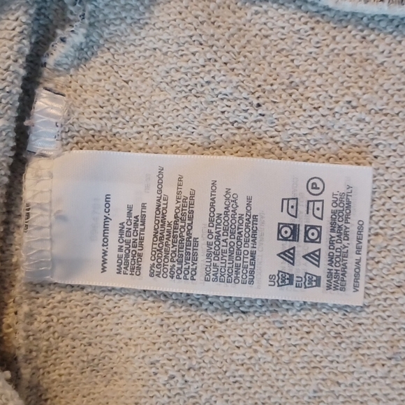 𝅺tommy Hilfiger cowl neck top. Pretty fabric and style. Size medium. - Picture 8 of 12